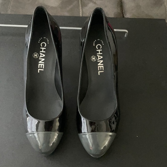Chanel Patent Leather heels. - Picture 2 of 13